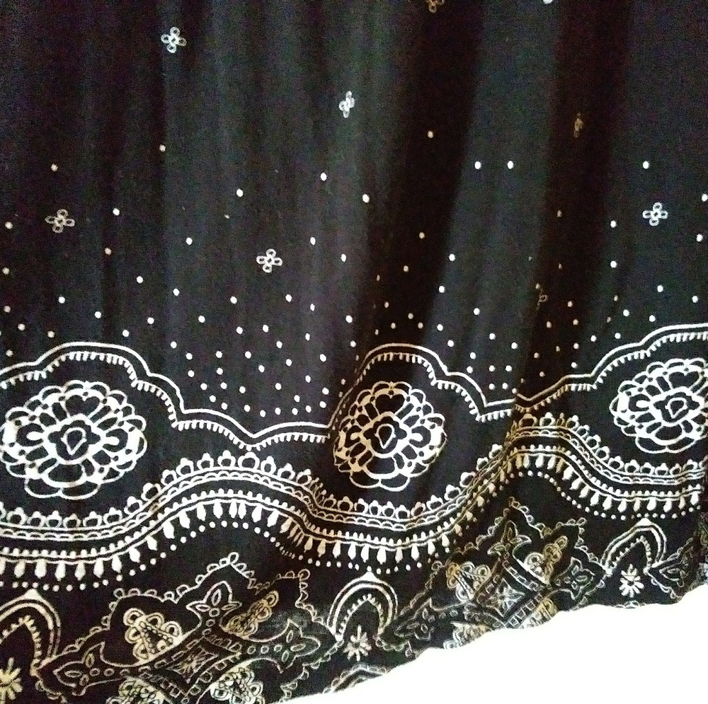 🌴$5 DEAL! Black sleeveless top - Picture 3 of 7